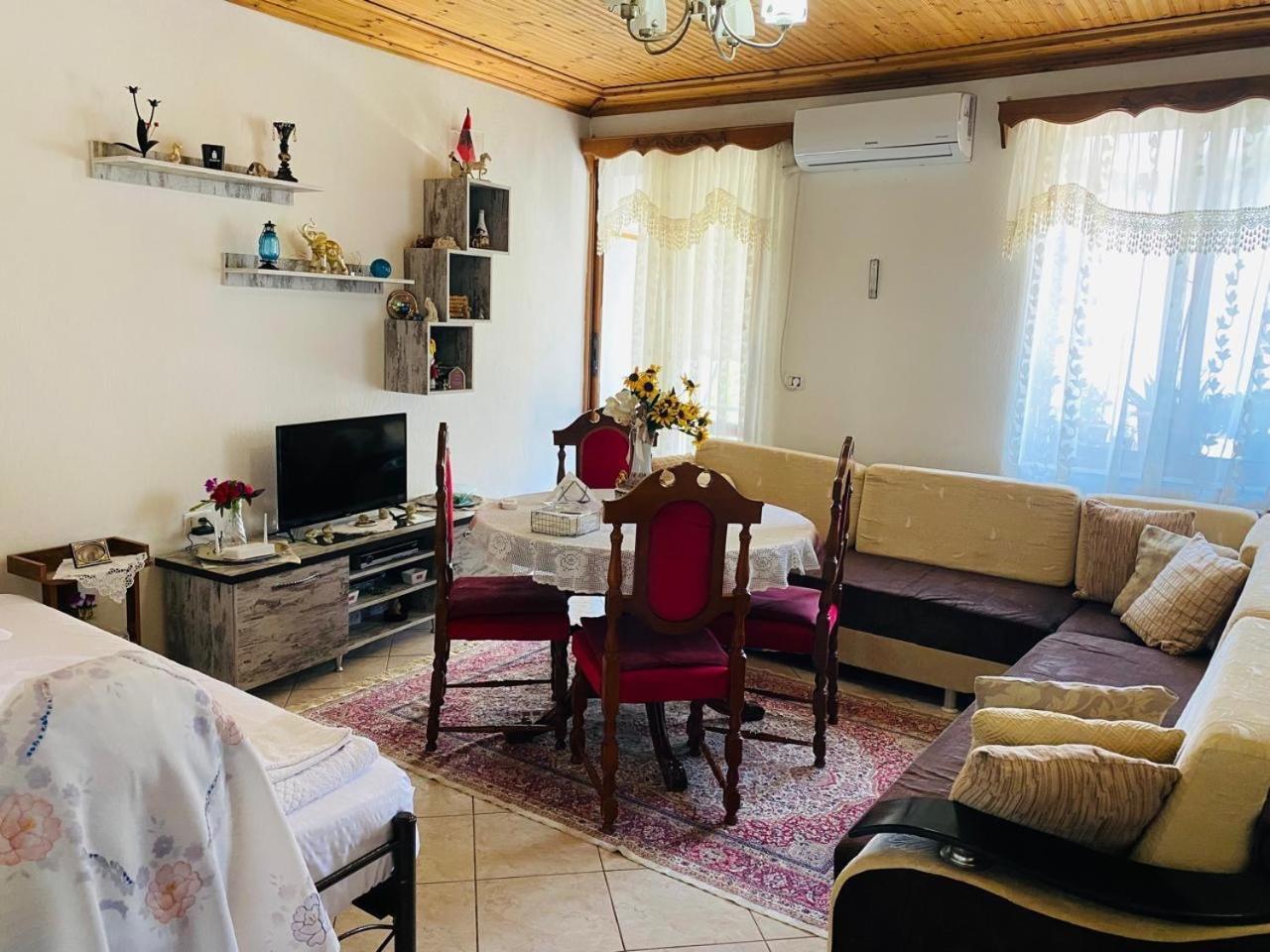 Hida Guest House Gjirokaster Luaran gambar